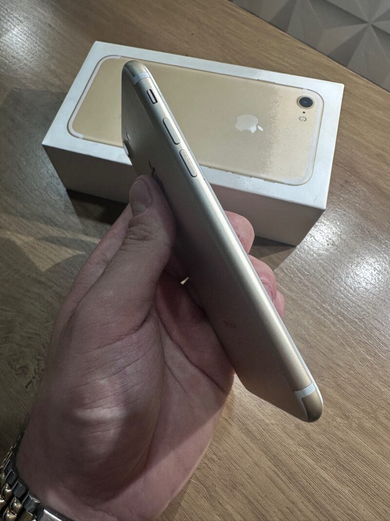 Apple iPhone 7 (32Gb) Gold